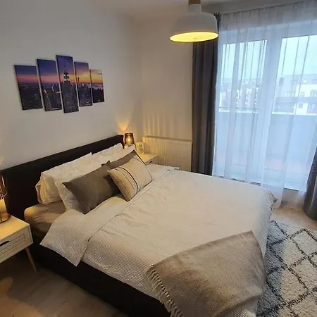 Cozy Flat With Terrace And Free Garage Parking Апартаменты