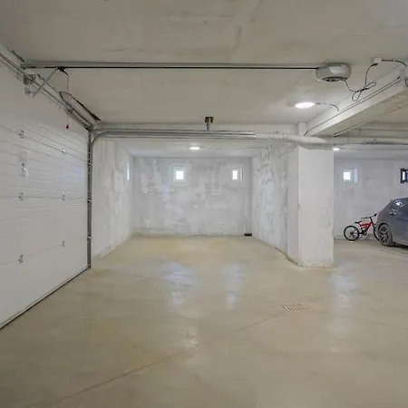 Апартаменты Cozy Flat With Terrace And Free Garage Parking