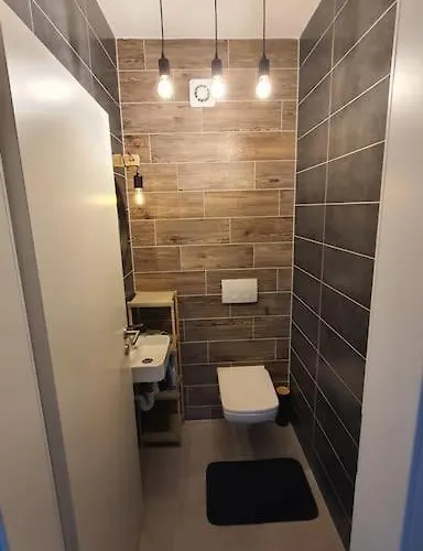 アパート Cozy Flat With Terrace And Free Garage Parking *